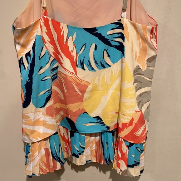 Palm Print Top NWT Medium - Picture 7 of 10